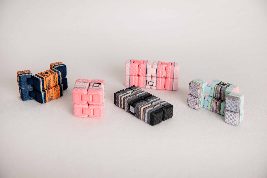 Random Color Infinity Fidget Cube – Endless Folding Stress Toy