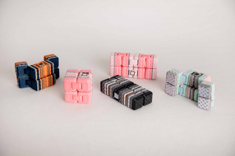 Random Color Infinity Fidget Cube – Endless Folding Stress Toy