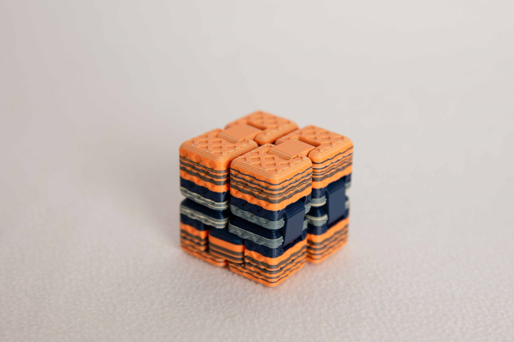 Random Color Infinity Fidget Cube – Endless Folding Stress Toy