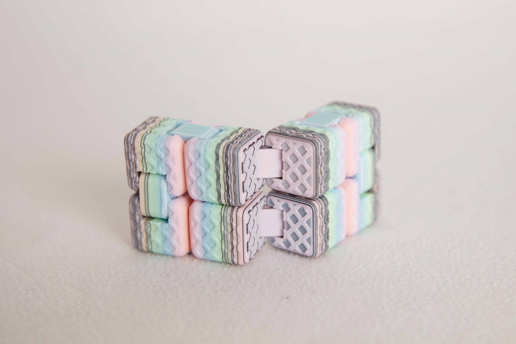 Random Color Infinity Fidget Cube – Endless Folding Stress Toy