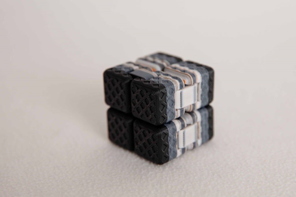 Random Color Infinity Fidget Cube – Endless Folding Stress Toy