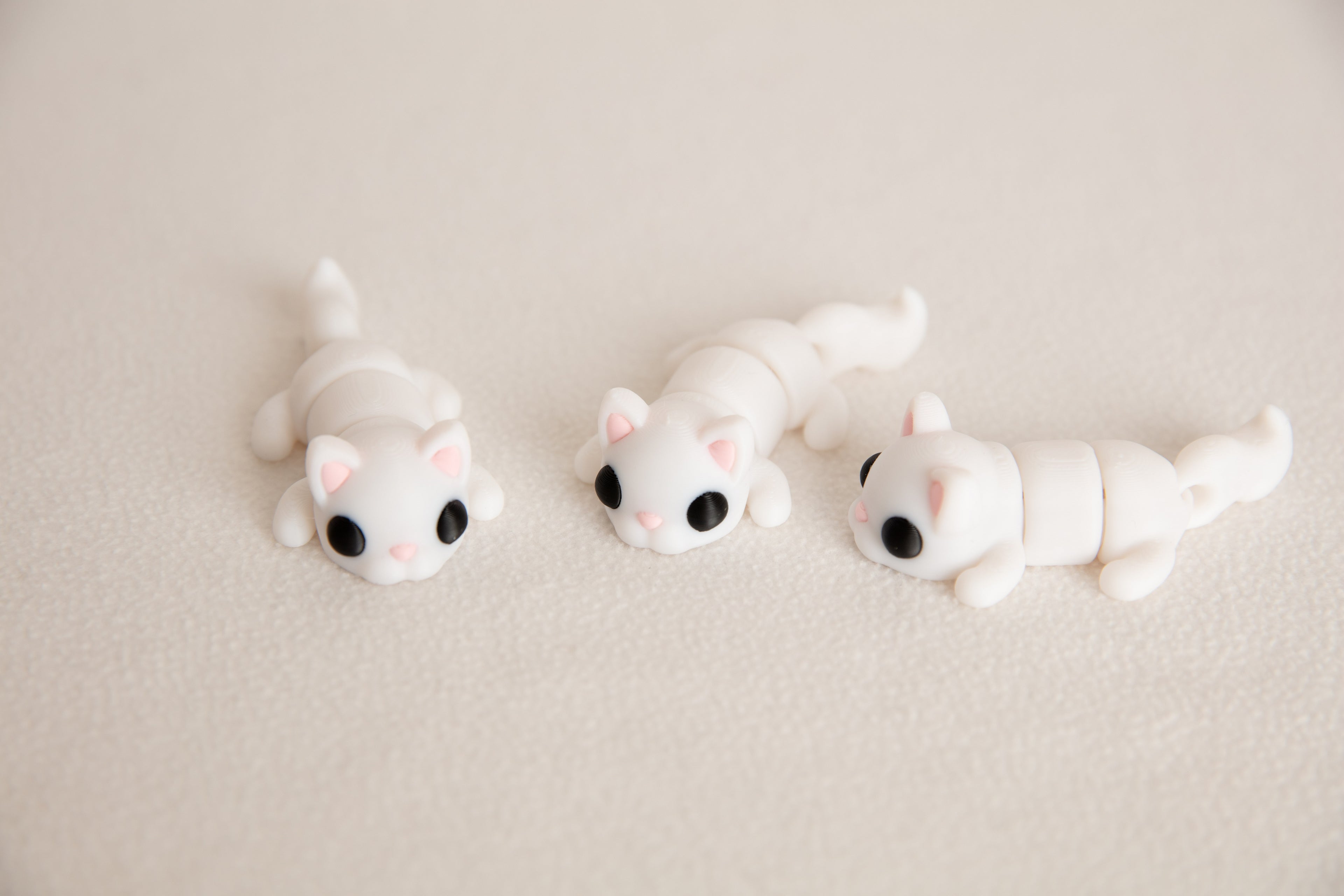 Flexi White Cat