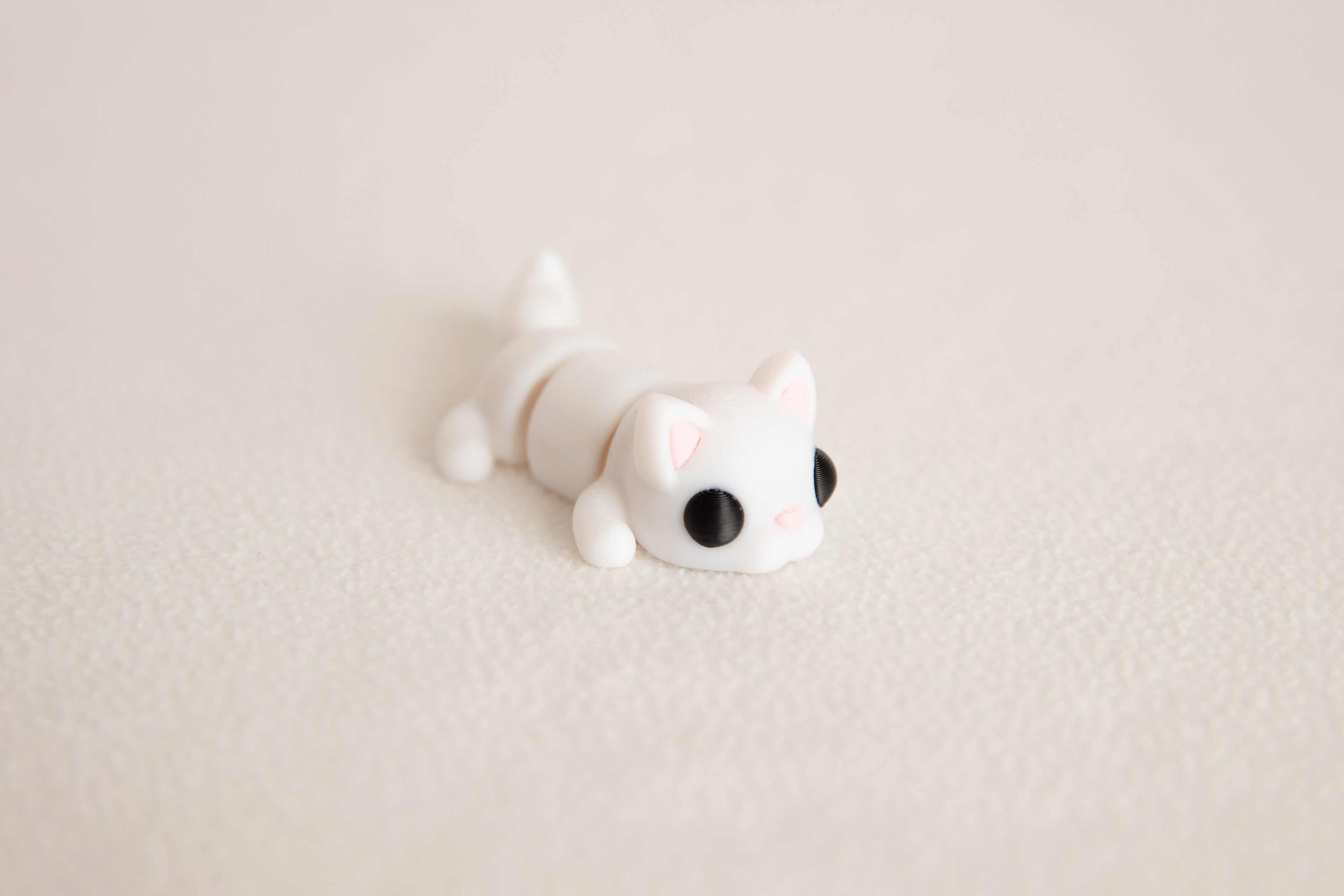 Flexi White Cat