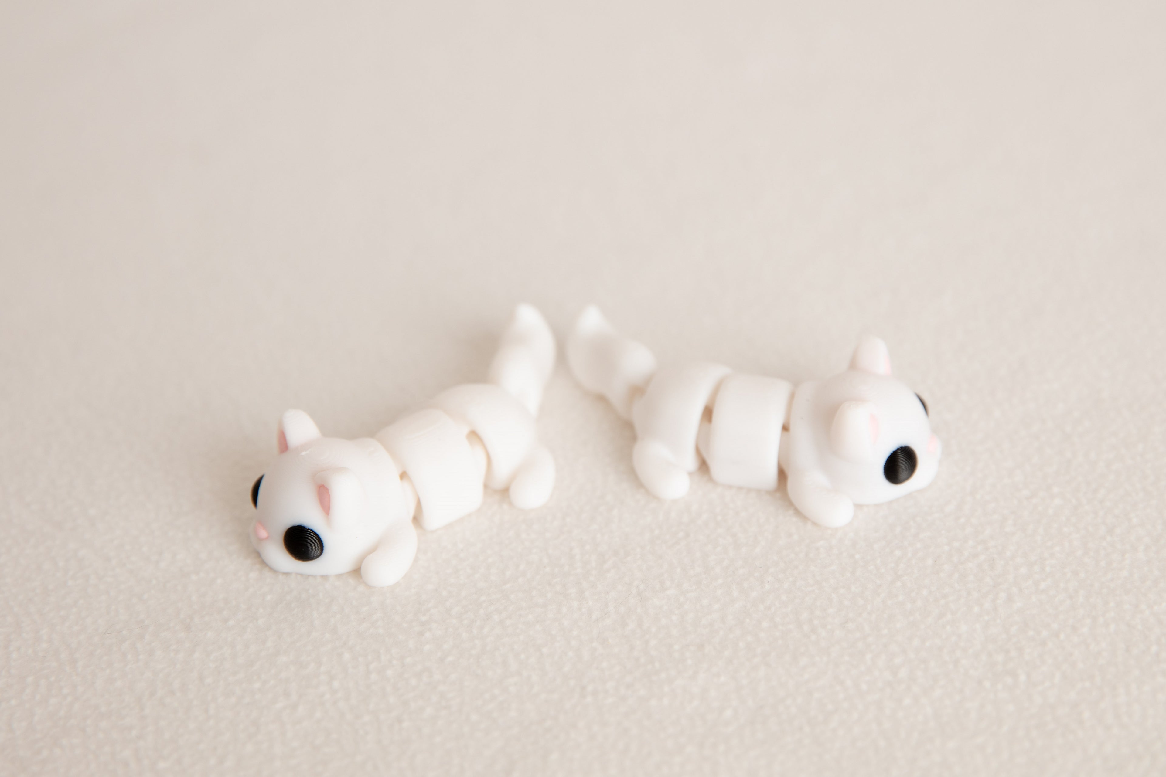 Flexi White Cat